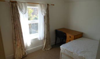 20 Kingsholm Road - bedroom