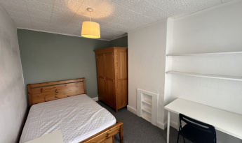 32 Bishopstone Road, Gloucester, GL1 4BZ, 4 Bedrooms Bedrooms, ,1 BathroomBathrooms,Student,Student rooms,Bishopstone Road,1106