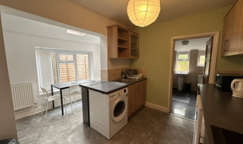 32 Bishopstone Road, Gloucester, GL1 4BZ, 4 Bedrooms Bedrooms, ,1 BathroomBathrooms,Student,Student rooms,Bishopstone Road,1106