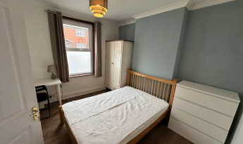 32 Bishopstone Road, Gloucester, GL1 4BZ, 4 Bedrooms Bedrooms, ,1 BathroomBathrooms,Student,Student rooms,Bishopstone Road,1106