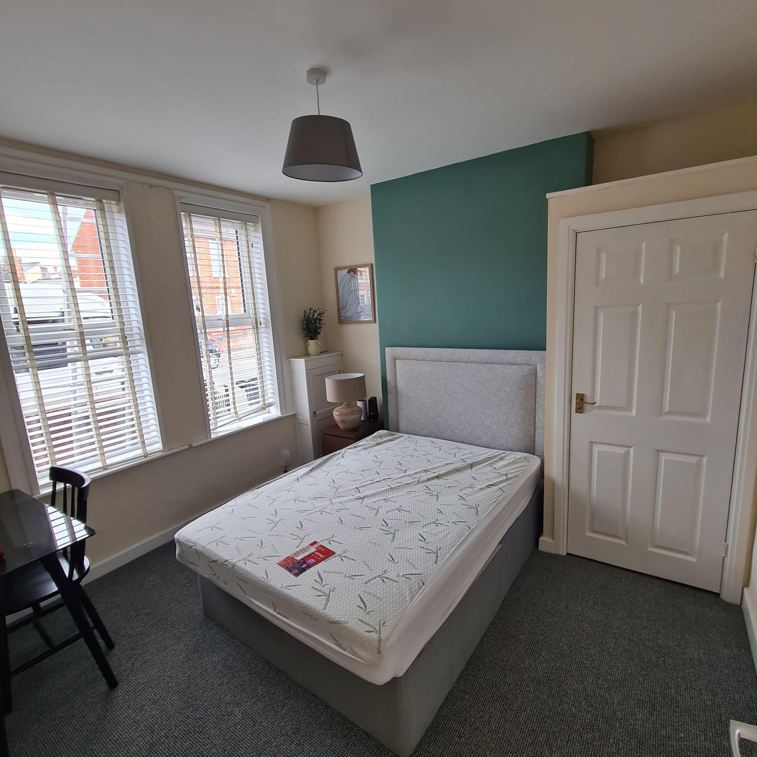 23 St Aldwyn Road, Gloucester, GL1 4RD, 6 Bedrooms Bedrooms, ,3 BathroomsBathrooms,Student,Student house,St Aldwyn Road,1112