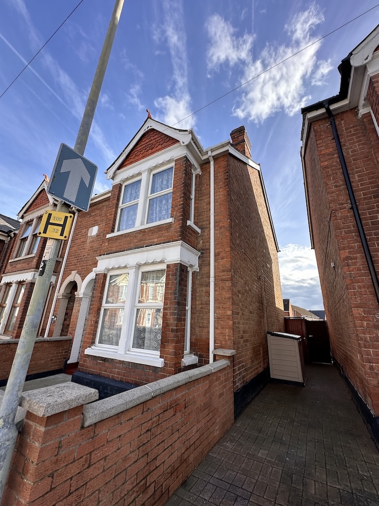 10 Hatfield Road, Gloucester, GL1 4LW, 5 Bedrooms Bedrooms, ,2 BathroomsBathrooms,Student,Student house,Hatfield Road,1119