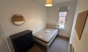 10 St Michaels Square, Gloucester, GL1 1SX, 1 Bedroom Bedrooms, ,3 BathroomsBathrooms,Student,Student rooms,St Michaels Square,1125