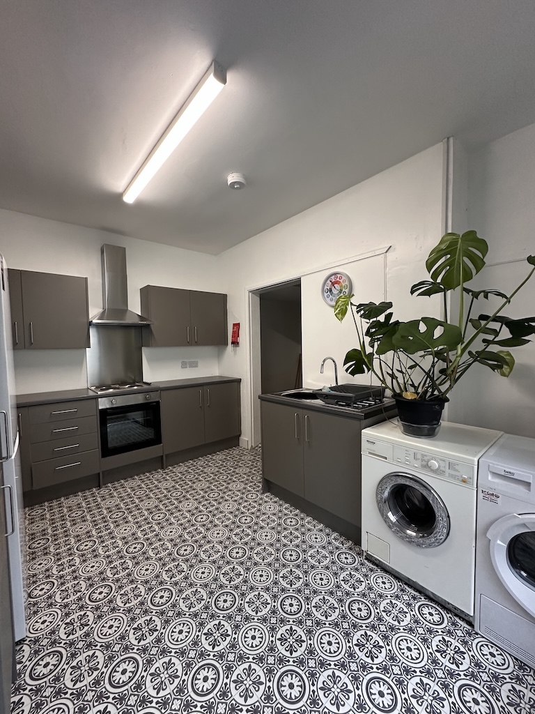 5 St Pauls Road, Gloucester, GL1 5AP, 5 Bedrooms Bedrooms, ,3 BathroomsBathrooms,Student,Student house,St Pauls Road,1137
