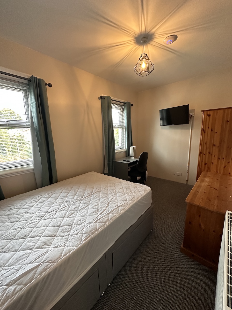 5 St Pauls Road, Gloucester, GL1 5AP, 5 Bedrooms Bedrooms, ,3 BathroomsBathrooms,Student,Student house,St Pauls Road,1137