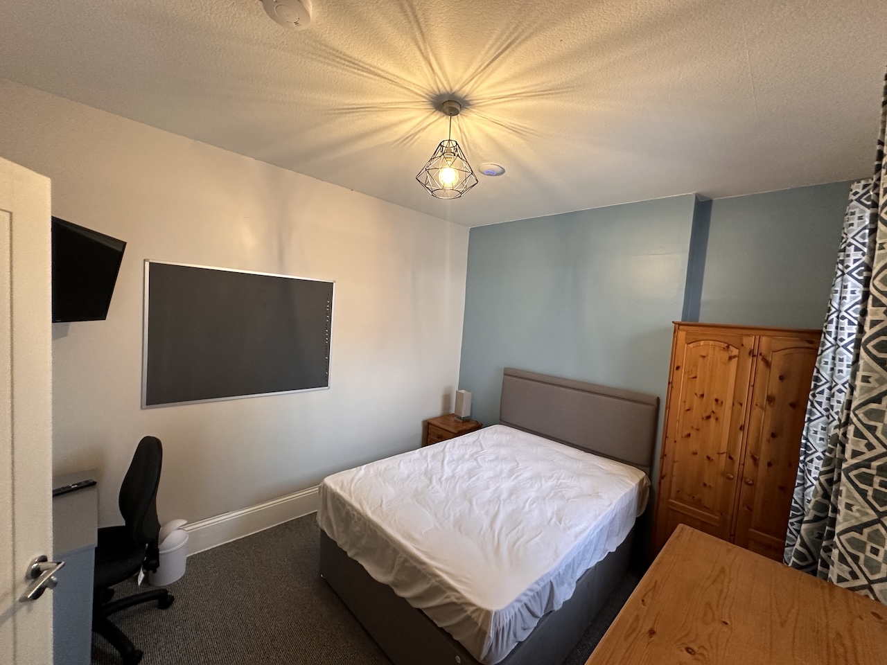 5 St Pauls Road, Gloucester, GL1 5AP, 5 Bedrooms Bedrooms, ,3 BathroomsBathrooms,Student,Student house,St Pauls Road,1137