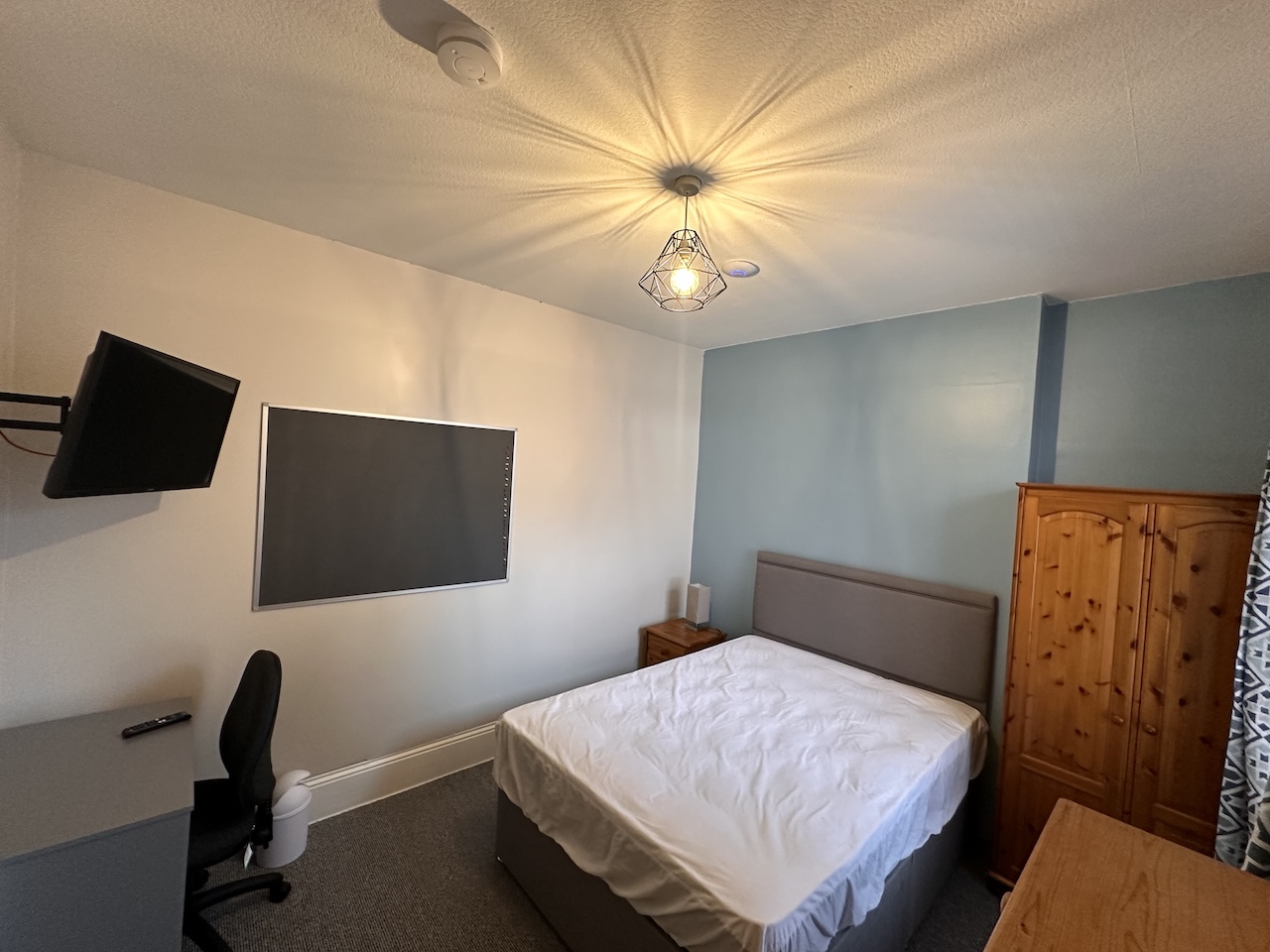 5 St Pauls Road, Gloucester, GL1 5AP, 5 Bedrooms Bedrooms, ,3 BathroomsBathrooms,Student,Student house,St Pauls Road,1137