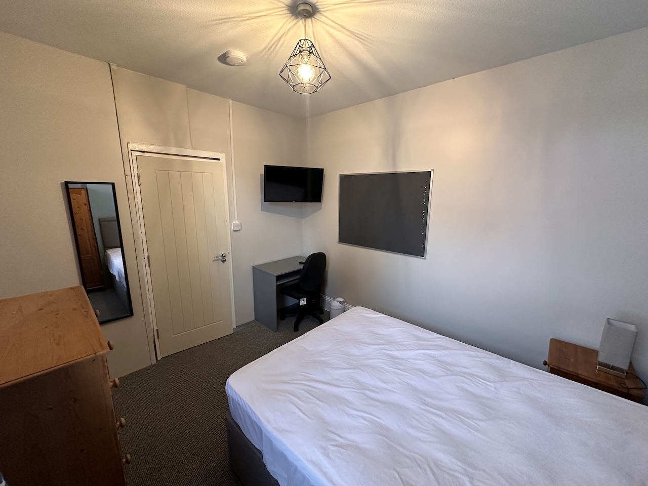 5 St Pauls Road, Gloucester, GL1 5AP, 5 Bedrooms Bedrooms, ,3 BathroomsBathrooms,Student,Student house,St Pauls Road,1137