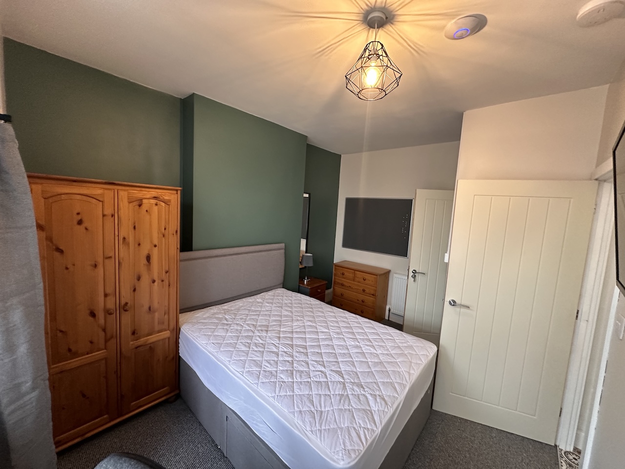 5 St Pauls Road, Gloucester, GL1 5AP, 5 Bedrooms Bedrooms, ,3 BathroomsBathrooms,Student,Student house,St Pauls Road,1137