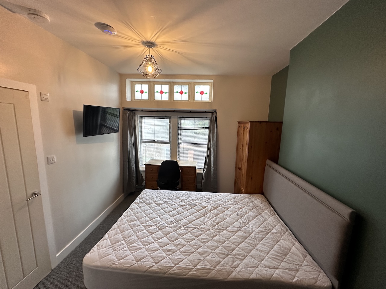 5 St Pauls Road, Gloucester, GL1 5AP, 5 Bedrooms Bedrooms, ,3 BathroomsBathrooms,Student,Student house,St Pauls Road,1137