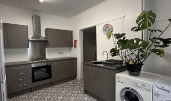 5 St Pauls Road, Gloucester, GL1 5AP, 5 Bedrooms Bedrooms, ,3 BathroomsBathrooms,Student,Student house,St Pauls Road,1137