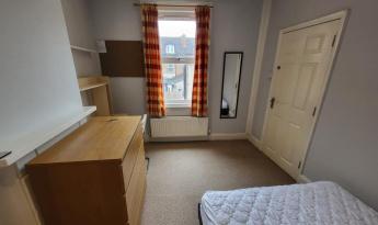10 Pembroke Street, Gloucester, 6 Bedrooms Bedrooms, ,2 BathroomsBathrooms,Student,For Rent,Pembroke Street,1021