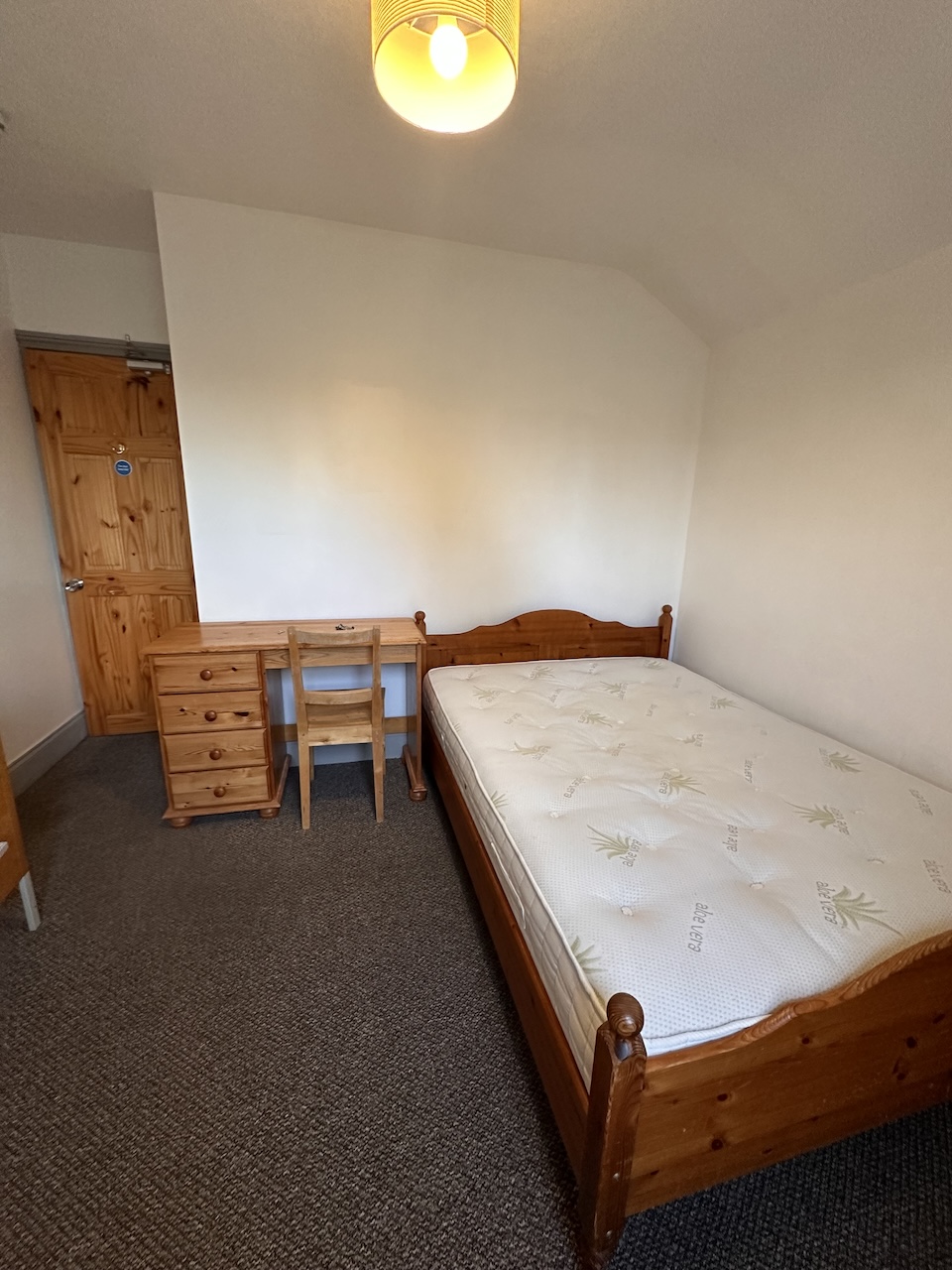 14 Furlong Road, Gloucester, GL1 4UT, 1 Bedroom Bedrooms, ,2 BathroomsBathrooms,Student,Student rooms,Furlong Road,1061