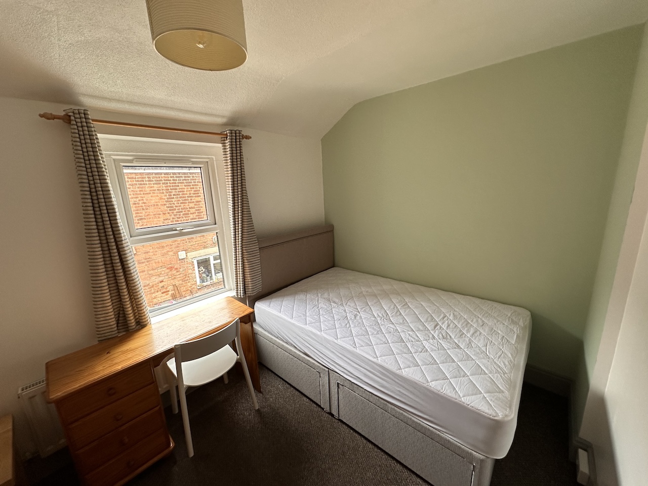 14 Furlong Road, Gloucester, GL1 4UT, 1 Bedroom Bedrooms, ,2 BathroomsBathrooms,Student,Student rooms,Furlong Road,1061